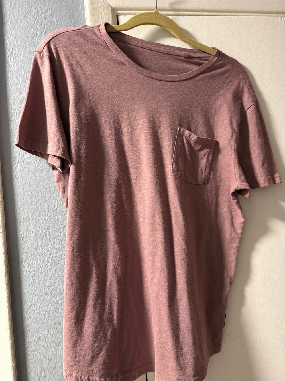 Guess Men's Crew Neck Pocket T-Shirt - Mauve Pink - Picture 1 of 6